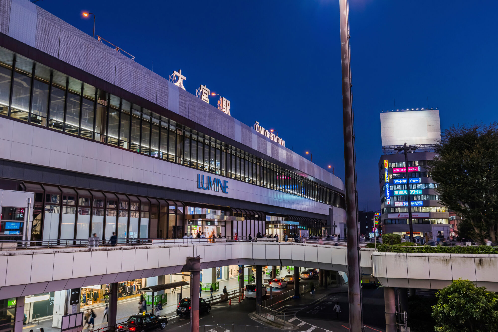 JR「大宮」駅西口の夜景