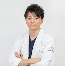 浅賀航平 医師の写真